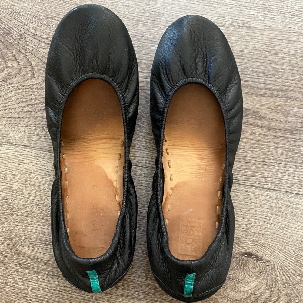 Black leather Tieks